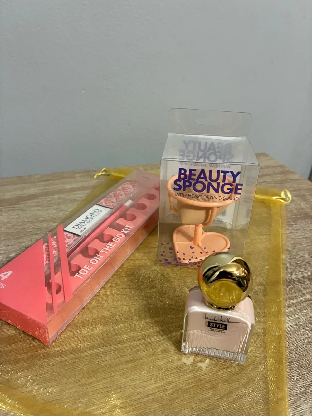 Nichole Miller and Beauty Sponge with Heart Drying Stand - Peach